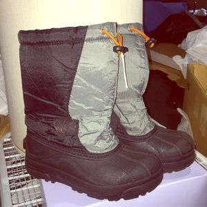 Columbia snow boots size 5