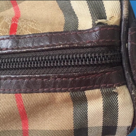 ❌SOLD❌ Burberry Zip Tote - Picture 4 of 4