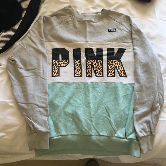 Vs pink colorblock crew