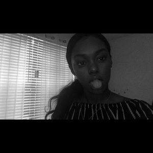 Meet your Posher, Crystal