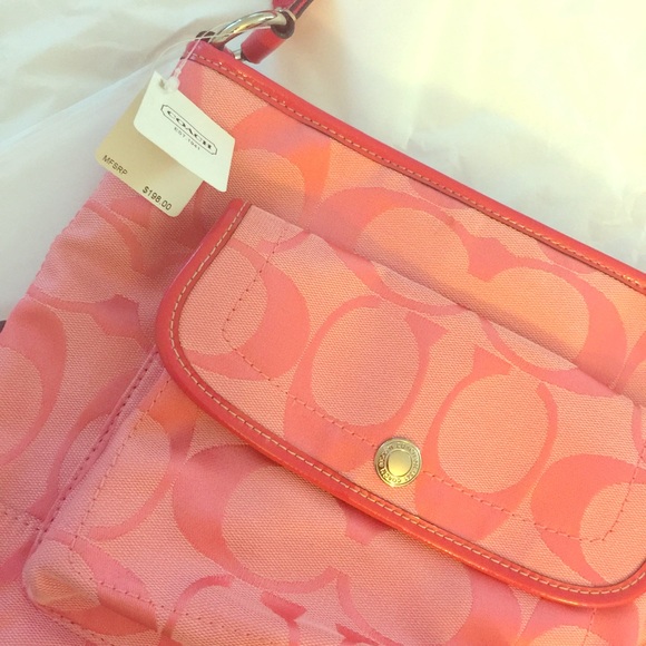 Coach Handbags - 💕 NWT RARE Peach Coach Daisy Large File Bag 💕