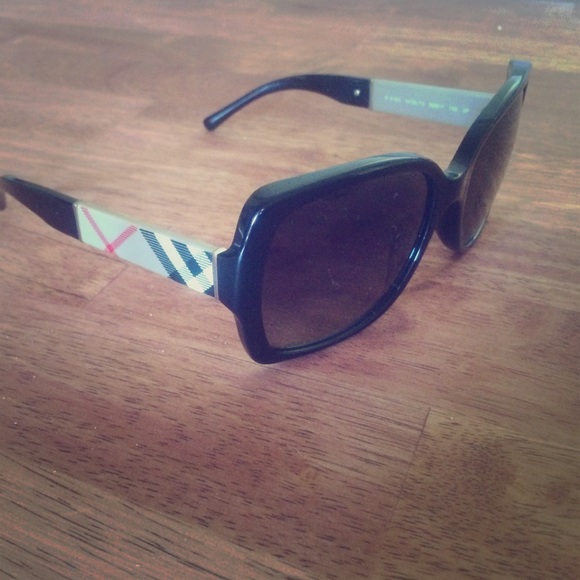 TB Square Sunglasses in Black - Women | Burberry® Official Brand new Burberry sunglasses!!