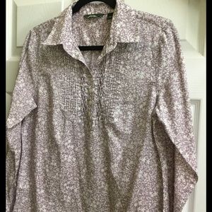 Eddie Bauer button down with beautiful detail.