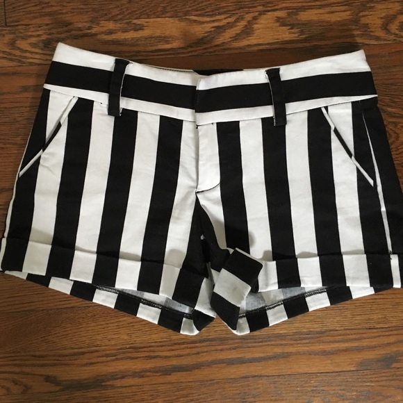 Alice and Olivia black and white shorts