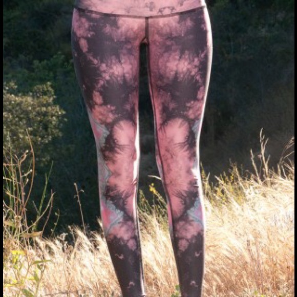 Teeki Eagle Feather Hot Pant