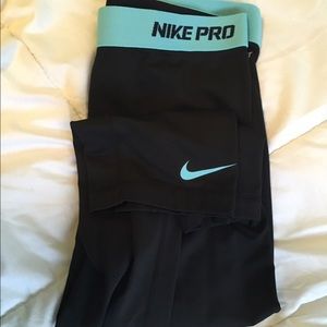 Nike pro workout leggings