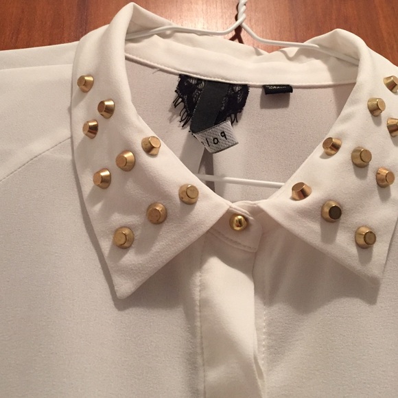 White blouse - Picture 2 of 3