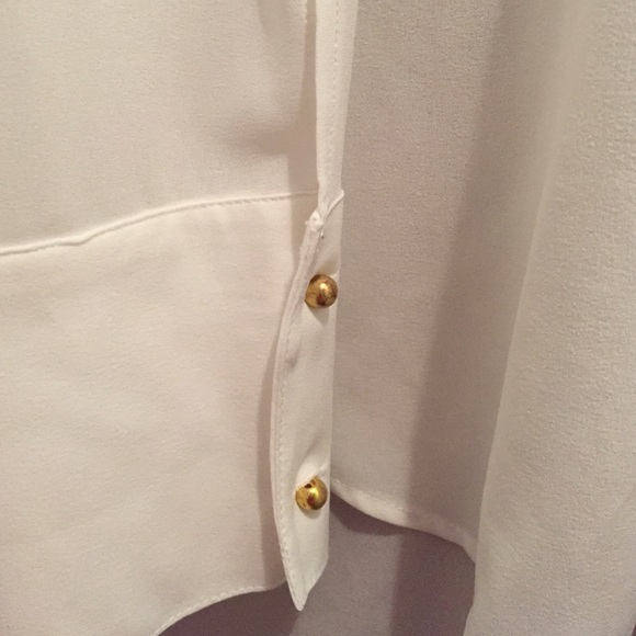 White blouse - Picture 3 of 3