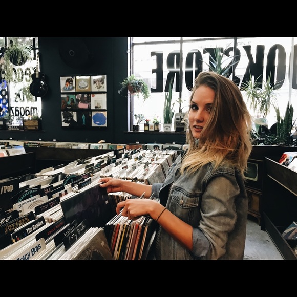 Meet your Posher, Nicole - Picture 8 of 8