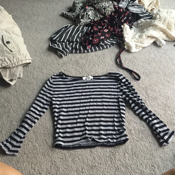 Cropped long sleeve shirt