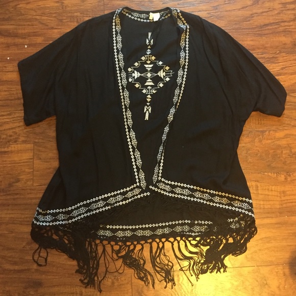 Short sleeve black and white cardigan