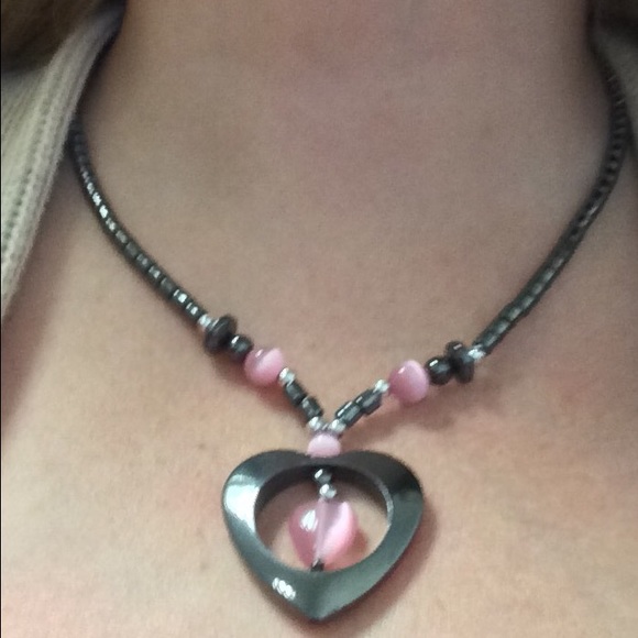A heart-shaped pendant hematite necklace