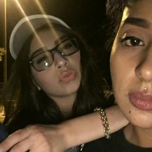 Meet your Posher, Roxana