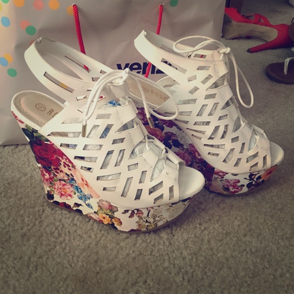 Rouge Shoes - Rouge floral lace up wedges