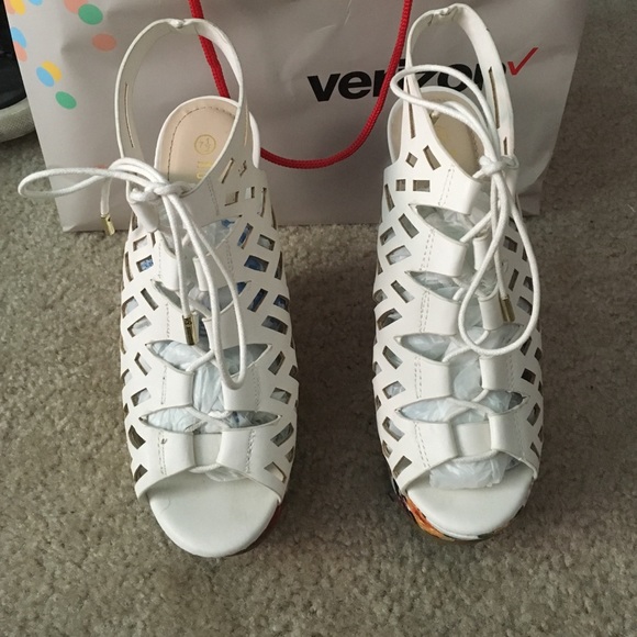 Rouge floral lace up wedges - Picture 2 of 4