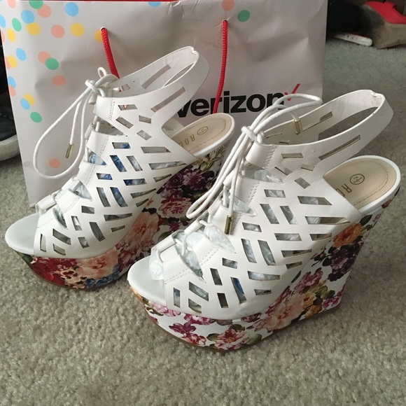 Rouge floral lace up wedges - Picture 3 of 4
