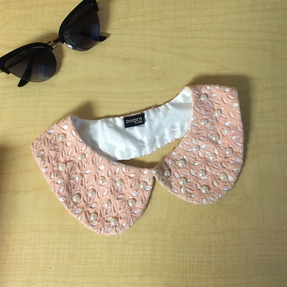 Peach lace Peter Pan collar attachment