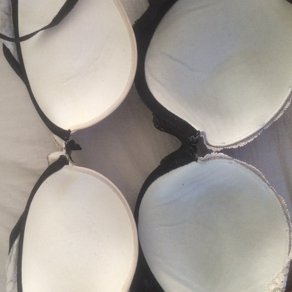 Victoria secret used bras - Picture 2 of 4