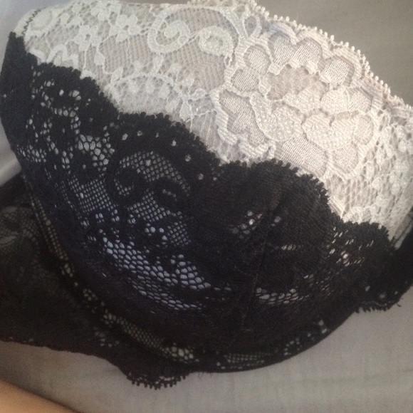 Victoria secret used bras - Picture 3 of 4