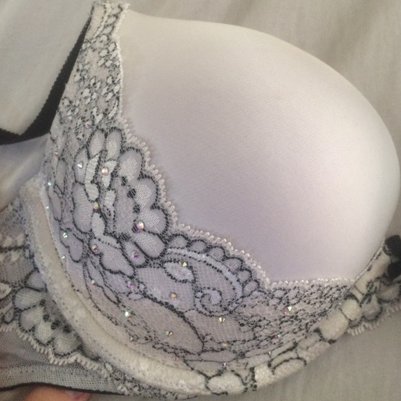 Victoria secret used bras - Picture 4 of 4