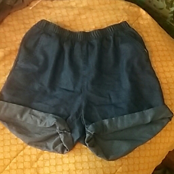 Elestic high waisted shorts