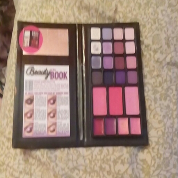 Makeup - Picture 2 of 2