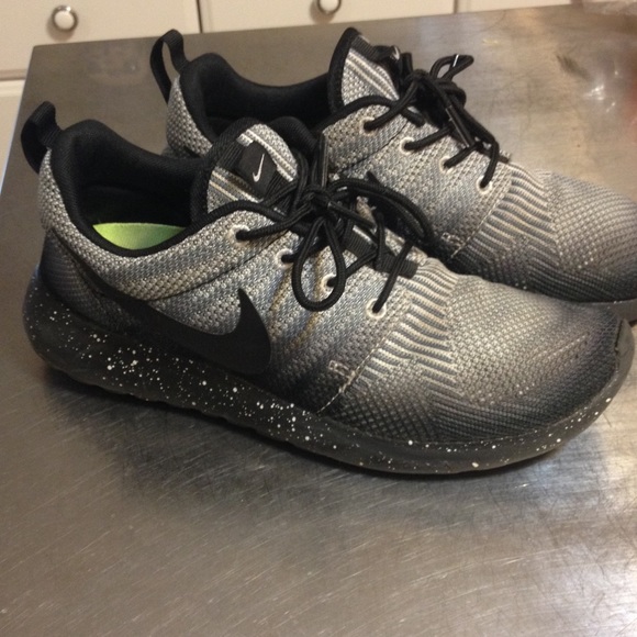 Women's Roshes size 8.5