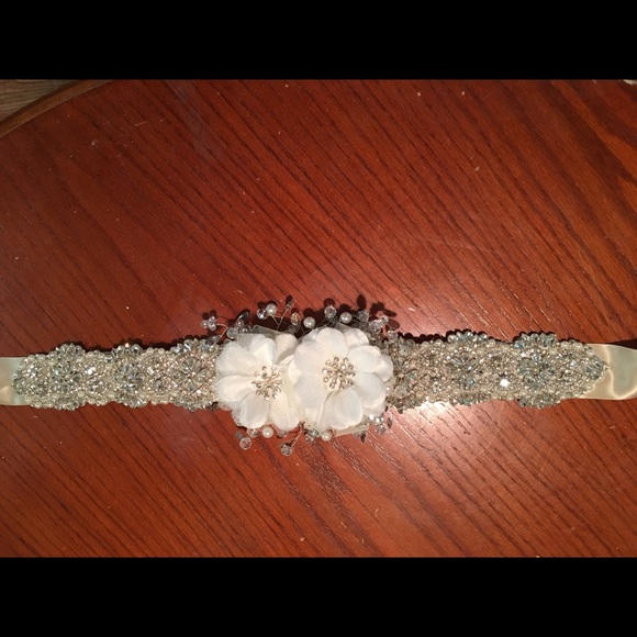 Beautiful rhinestone and pearl wedding sash - Picture 1 of 2