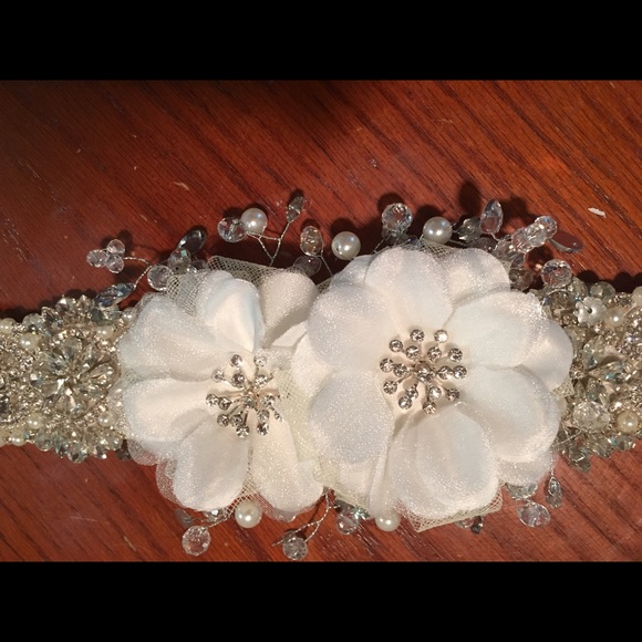 Beautiful rhinestone and pearl wedding sash - Picture 2 of 2