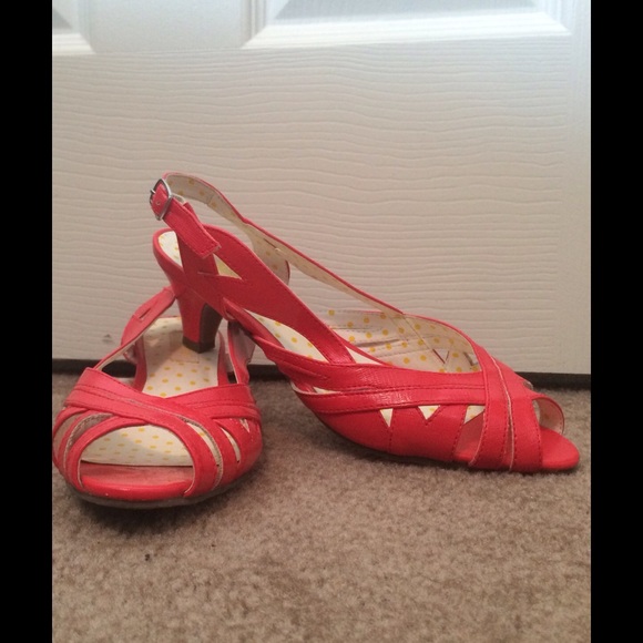 Mod Cloth sandal kitten heels - Picture 2 of 4