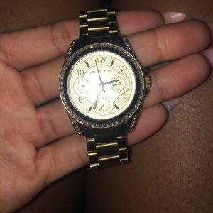 GOLD WRIST WATCH