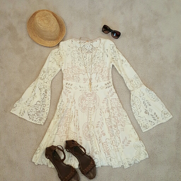 Free People Dresses & Skirts - Free People ivory romantic boho flowy lace dress