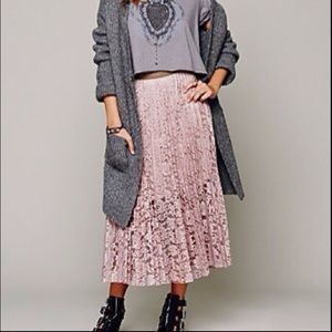 Free people light pink pleated long skirt size 2