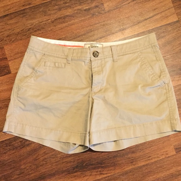 ON khaki 5" shorts