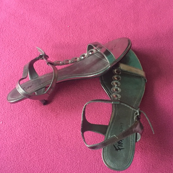 Shoe