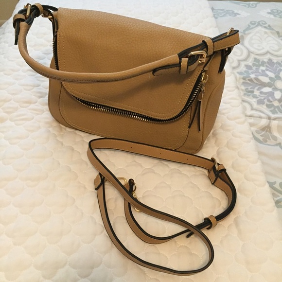 Tan faux leather purse, excellent condition!