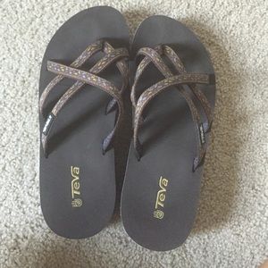 Teva women's flip flop style sandals