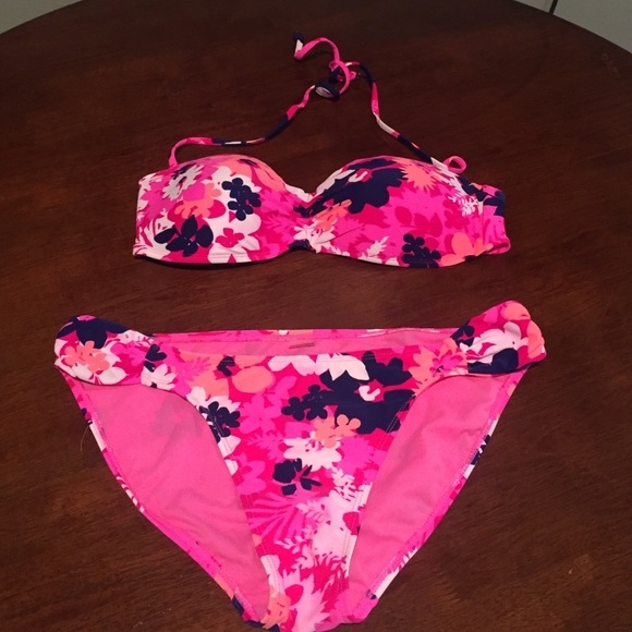 Hot pink bikini! 👙