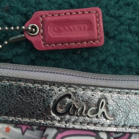 Brand new Coach wristlet - Picture 2 of 3