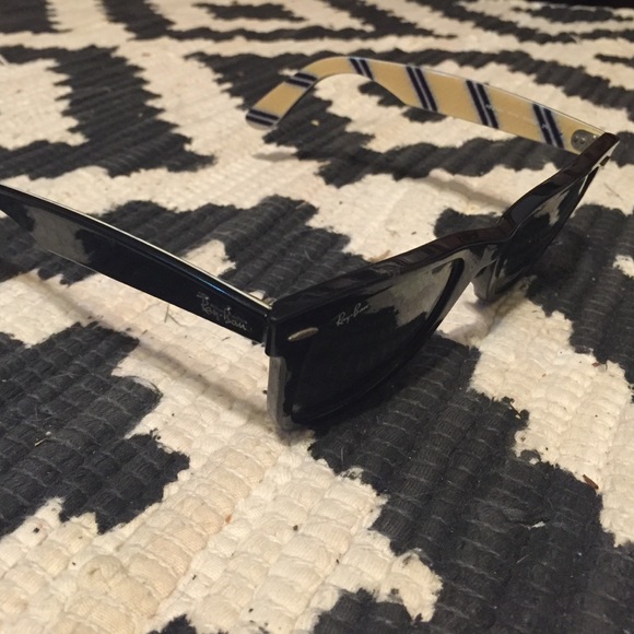 Original Wayfarer Classic Ray Bans - Picture 2 of 4