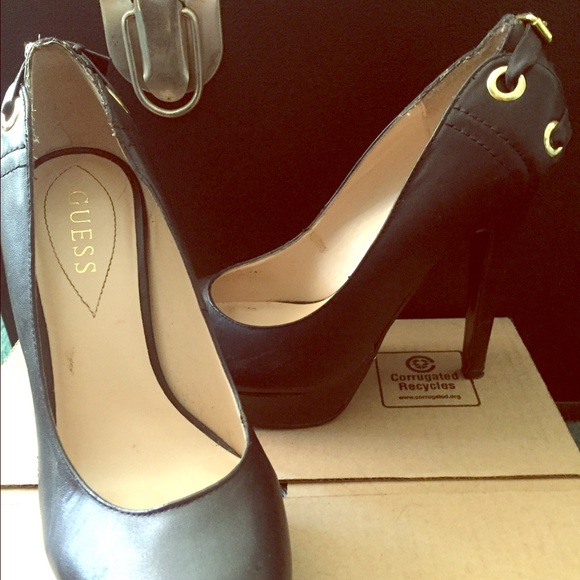 Size 8 Guess Black Pumps