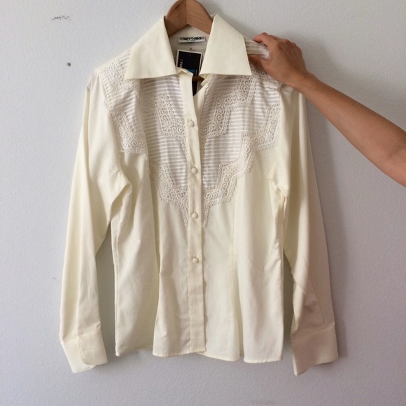 Enara Camice Sleeved Cream Blouse with Detailing