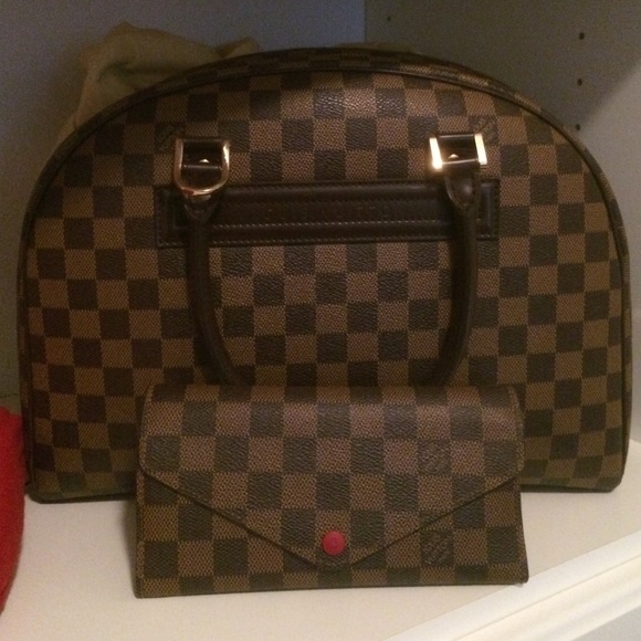 Louis Vuitton Josephine wallet🌹Price FIRM!