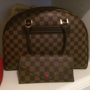 Louis Vuitton Josephine wallet🌹Price FIRM!