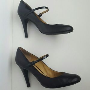 Nine West Mary Jane heels