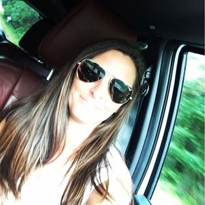 Meet your Posher, April