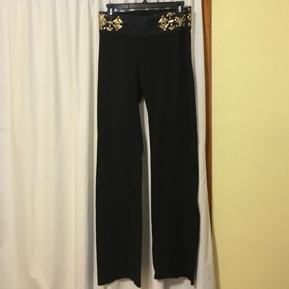 VS PINK bootcut black leggings.