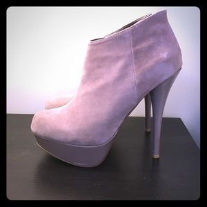 Steve Madden Chelseey Suede Boots