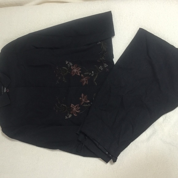 Pants suit