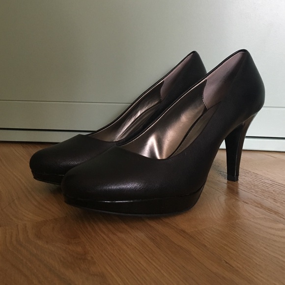black 4" pumps